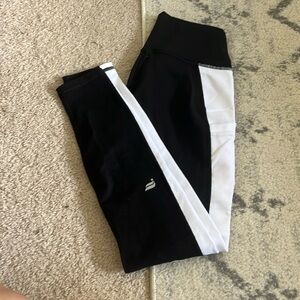 Fabletics pocket leggings 🧺
